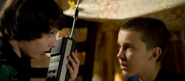 Stranger Things: jornal revela que personagem está vivo! Stranger Things: jornal revela que personagem está vivo!