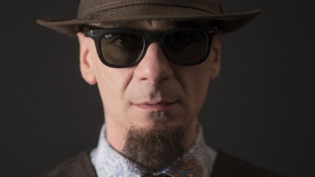 J-Ax resta primo in classifica con 'Il bello d'esser brutti ... - radiowebitalia.it