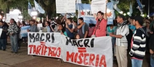 Consignas muy duras contra Macri, otros carteles indicaban “Si no hay pan para el pobre no habrá paz para el rico"