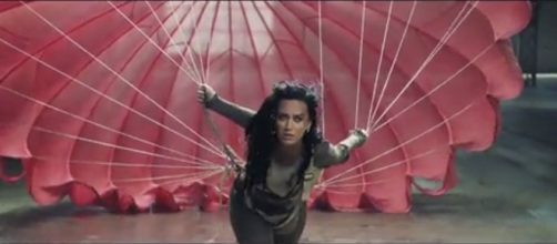 Video di Katy Perry 'Rise' - Youtube