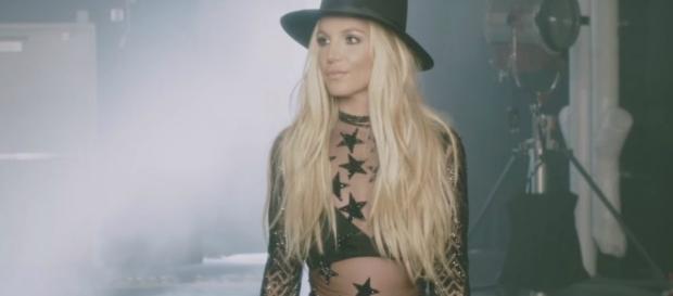 #BritneySpears pubblica 'Make Me': scoppia la polemica sull'auto-censura. #BlastingNews #BritneySpears pubblica 'Make Me': scoppia la polemica sull'auto-censura. #BlastingNews