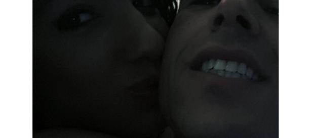 Ana y Labrador, dándose amor del bueno. Ana y Labrador, dándose amor del bueno.
