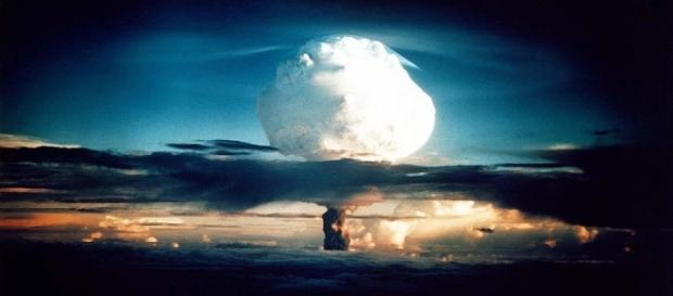 El 6 de agosto de 1945 es lanzada sobre la ciudad Japonesa de Hiroshima, "little boy" la bomba nuclear El 6 de agosto de 1945 es lanzada sobre la ciudad Japonesa de Hiroshima, "little boy" la bomba nuclear