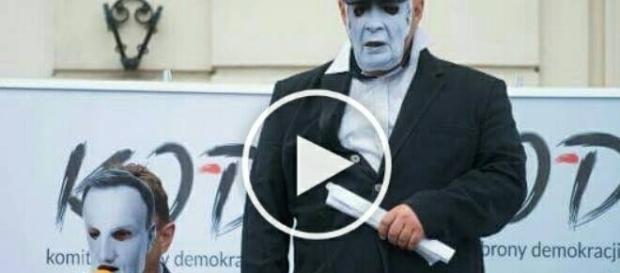 Manifestacja KOD pod Pałacem Prezdenckim. Manifestacja KOD pod Pałacem Prezdenckim.