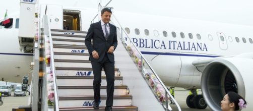 Il presidente del consiglio Matteo Renzi all'arrivo al G7 in Giappone