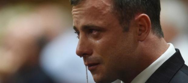 Pistorius chora ao ouvir condenação Pistorius chora ao ouvir condenação