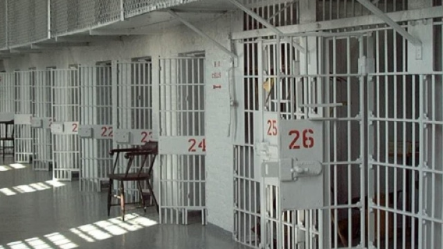 Condanna a 4 anni per il prete che abus&ograve; dei detenuti - fidelityhouse.eu