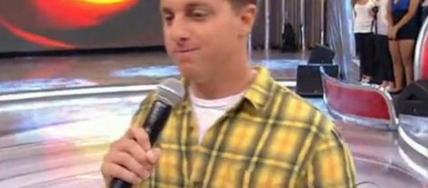 Luciano Huck faz cara de chateado em seu programa Luciano Huck faz cara de chateado em seu programa