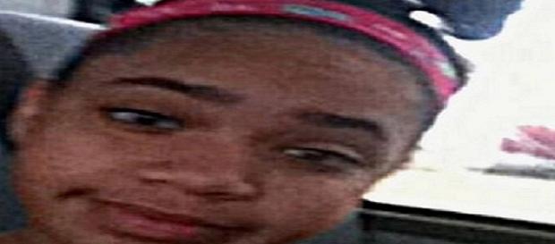 Mãe chama de heroína a filha de 14 anos acusada de matar o próprio pai violento Mãe chama de heroína a filha de 14 anos acusada de matar o próprio pai violento