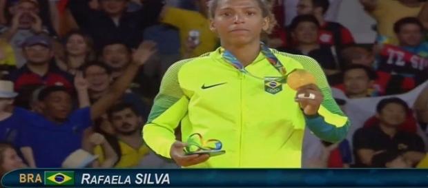 Rafaela Silva, do judô, garantiu primeira medalha de ouro na Rio 2016 (Foto: Twitter) Rafaela Silva, do judô, garantiu primeira medalha de ouro na Rio 2016 (Foto: Twitter)