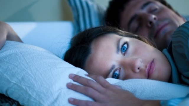 Soffri di insonnia? Chi ha un partner romantico dorme di pi&ugrave; | Il ... - ilmattino.it