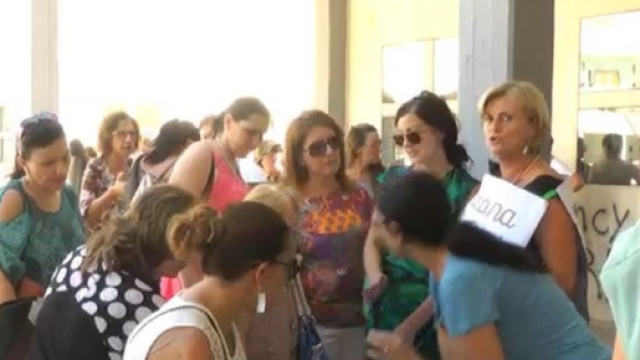 Ultime notizie scuola, luned&igrave; 8 agosto 2016: protesta delle insegnanti