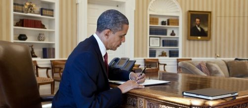 President Barack Obama signs executive order. Pete Souza, https://en.wikipedia.org/wiki/File:Barack_Obama_signs_Executive_Order.jpg