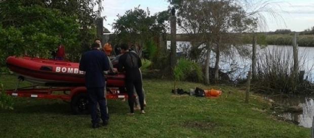 Amigos tentavam utilizar um barco para caçar Pokémons no Tramandaí no RS quando acidente ocorreu Amigos tentavam utilizar um barco para caçar Pokémons no Tramandaí no RS quando acidente ocorreu