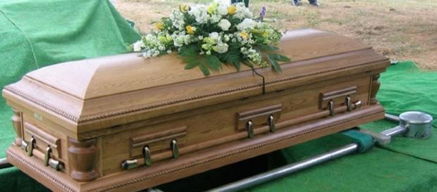 Funerária é condenada a pagar indenização por cobrar taxa extra por excesso de peso Funerária é condenada a pagar indenização por cobrar taxa extra por excesso de peso