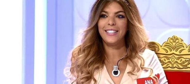 MYHYV: Ana Anginas, víctima de bullying. MYHYV: Ana Anginas, víctima de bullying.