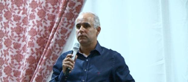 Pastor Cláudio Duarte ministra palestra sobre a família Pastor Cláudio Duarte ministra palestra sobre a família