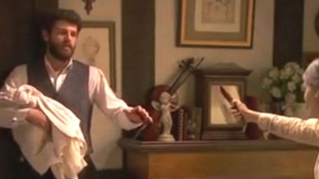 Amalia vuole uccidere Beltran, pugnalandolo. Bosco lo protegge.