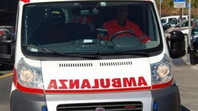 Ragusa, bimbo gioca con fratello e cade dal secondo piano