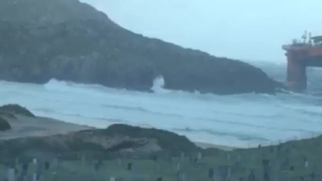 Scozia, tempesta in mare: il video della piattaforma petrolifera ... - today.it