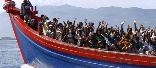 Sbarco di clandestini, nella foto piccola i presunti scafisti.