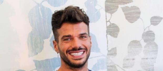 Claudio Sona, è il primo tronista gay Claudio Sona, è il primo tronista gay