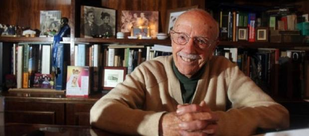 Em destaque o jurista Hélio Bicudo, autor do impeachment de Dilma Rousseff Em destaque o jurista Hélio Bicudo, autor do impeachment de Dilma Rousseff