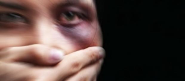 Mulher paga caro por denunciar crimes de estupro Mulher paga caro por denunciar crimes de estupro