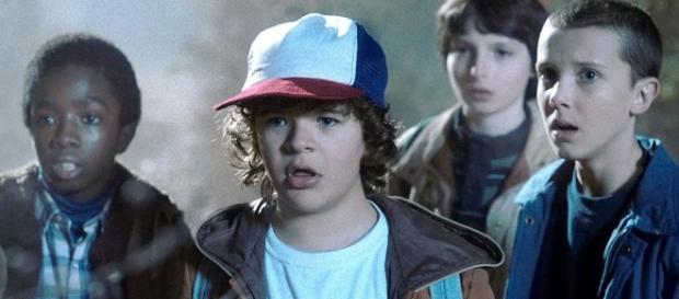 Netflix's rinnova 'Stranger Things' per la seconda stagione. Netflix's rinnova 'Stranger Things' per la seconda stagione.