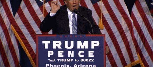 Plus Trump exagère, moins Mike Pence, son colistier, se risque à s'exprimer Plus Trump exagère, moins Mike Pence, son colistier, se risque à s'exprimer