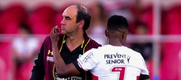 Ricardo Gomes pede fim de ressaca e admite que nervosismo Ricardo Gomes pede fim de ressaca e admite que nervosismo
