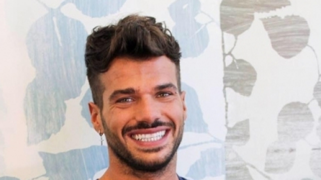 Claudio Sona, è il primo tronista gay