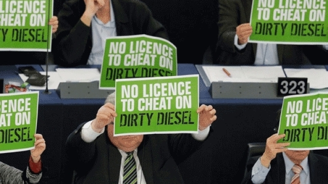 Les parlementaires écologistes européens ont protesté contre les fraudes aux émissions des véhicules diesel