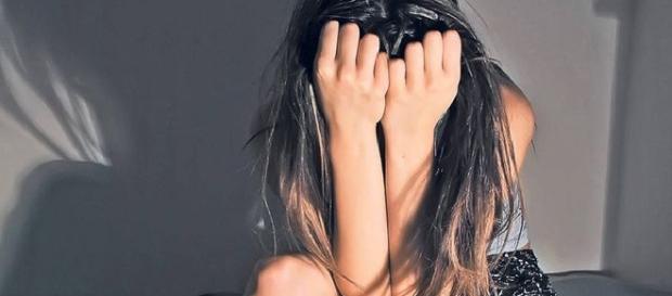 Femeia a fost abuzată sexual de soțul ei cu un deodorant Femeia a fost abuzată sexual de soțul ei cu un deodorant