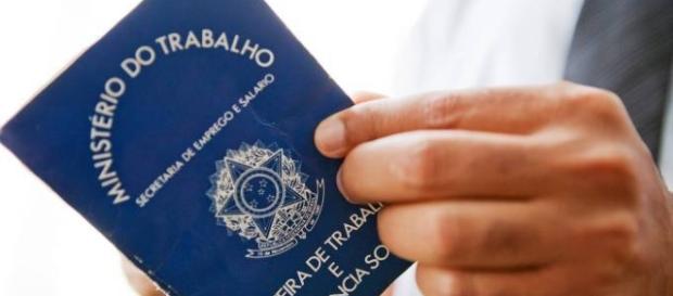 Governo Temer prevê mudança de 8 para 12 horas diárias e também dois novos tipos de registro Governo Temer prevê mudança de 8 para 12 horas diárias e também dois novos tipos de registro