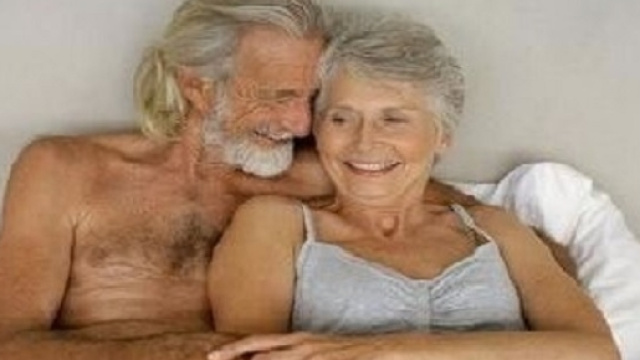 Gli uomini della terza età sono più a rischio cardiovascolare se hanno un'attività sessuale molto attiva e soddisfacente.
