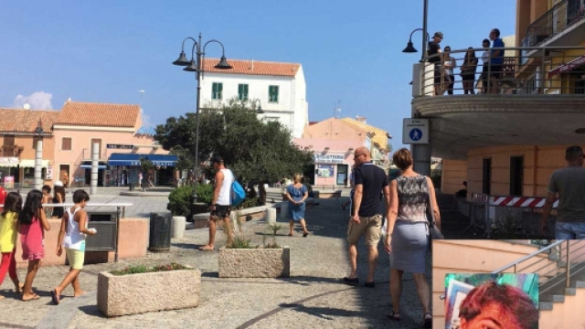 Matteo Fasolino (nella foto piccola) sarebbe morto in seguito ad un trauma cranico dopo aver battuto la testa sul vaso.