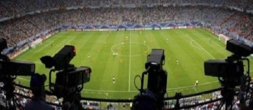 Orari Champions League 2016-17, Juve-Siviglia: si vede in chiaro su Canale 5? E in diretta streaming gratis? Probabili formazioni, pronostico e quote.