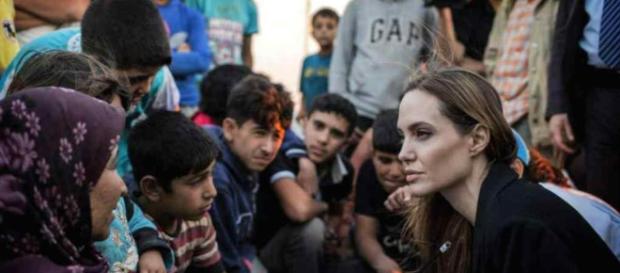 Angelina Jolie inviata Onu tra i profughi siriani. Angelina Jolie inviata Onu tra i profughi siriani.