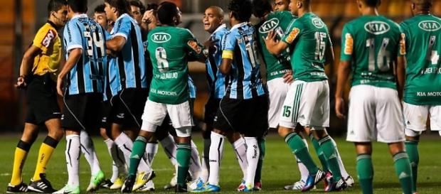Grêmio x Palmeiras: assista ao jogo ao vivo na TV e internet. Grêmio x Palmeiras: assista ao jogo ao vivo na TV e internet.