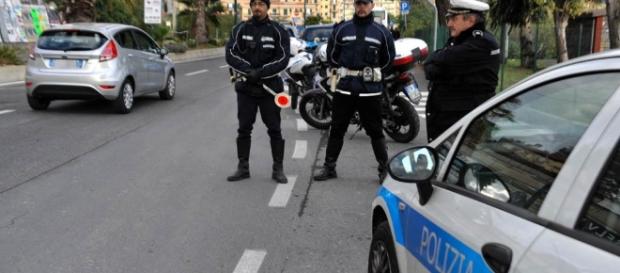 le sanzioni previste per chi lampeggia con i fanali le sanzioni previste per chi lampeggia con i fanali