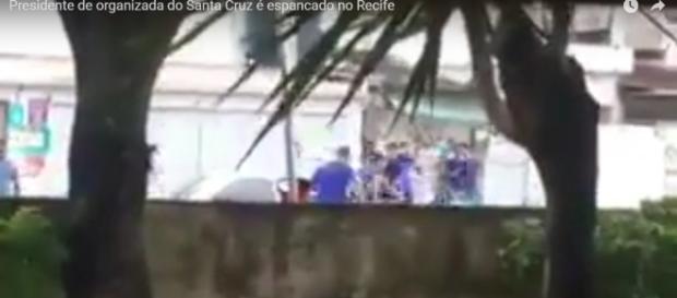 Torcedor do Santa Cruz é espancado no Recife Torcedor do Santa Cruz é espancado no Recife