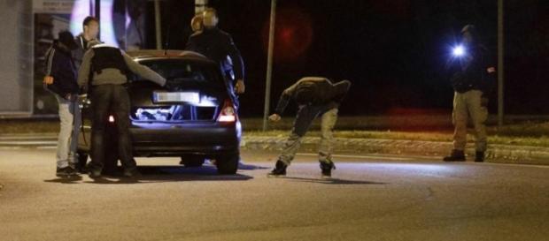 VIDEOS - Attentat déjoué : l'arrestation des trois femmes à Boussy ... - lci.fr VIDEOS - Attentat déjoué : l'arrestation des trois femmes à Boussy ... - lci.fr