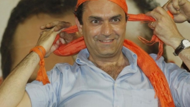 Assunzione della moglie di Luigi De Magistris in una scuola, arrivano i chiarimenti in merito alla vicenda.