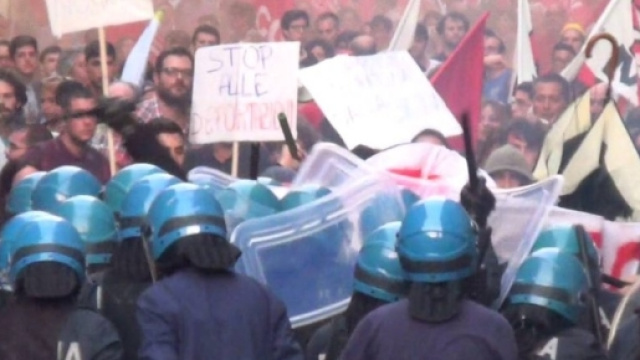 Catania, proteste e scontri dopo il comizio di Renzi