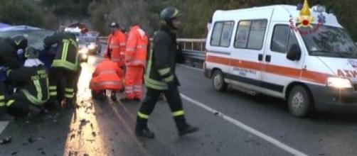 Drammatico incidente in Calabria, sei ragazzi feriti