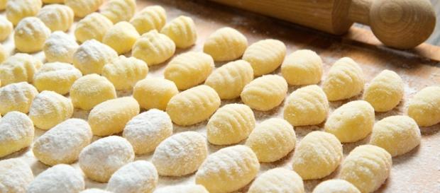 Gli gnocchi di patate come si preparano a Napoli. Gli gnocchi di patate come si preparano a Napoli.