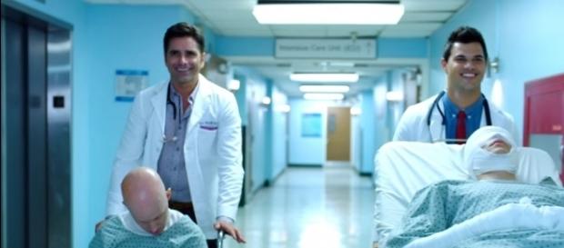John Stamos (L) and Taylor Lautner join Scream Queens season 2. YouTube (screen cap Scream Queens) John Stamos (L) and Taylor Lautner join Scream Queens season 2. YouTube (screen cap Scream Queens)