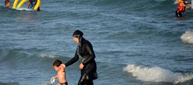 Le tribunal administratif de Nice invoque le même motif que celui de Corse pour interdire le burkini Le tribunal administratif de Nice invoque le même motif que celui de Corse pour interdire le burkini