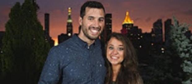 Youtube still "Jinger and Jeremy Announce Their Engagement | Counting On" TLC channel Youtube still "Jinger and Jeremy Announce Their Engagement | Counting On" TLC channel